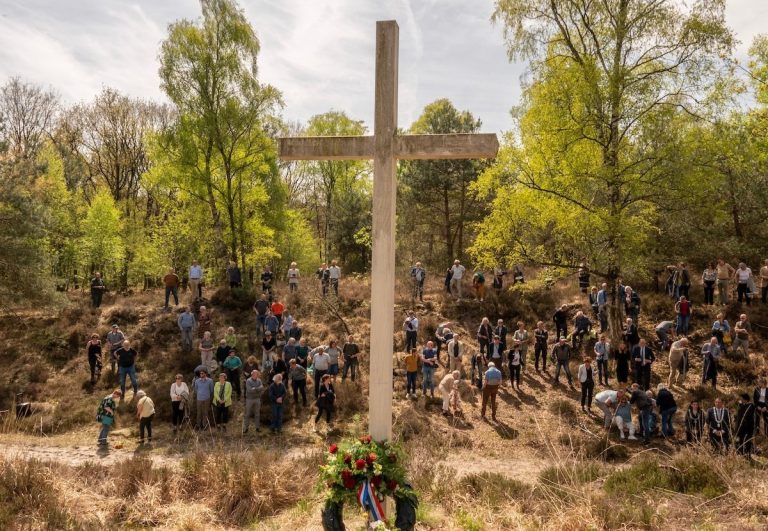 Herdenking bij Jannetjesdal